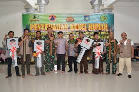 Najib razak majlis penyerahan kunci rumah program pembasmian kemiskinan bandar pekan. Kodam Ix Udayana Denpasar