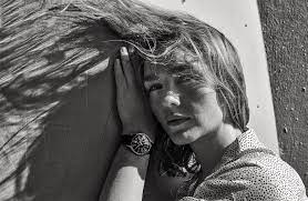 #paris #ben (benjamin vautier) l'homme égrène les mots comme. Nikos Aliagas Signe Une Exposition Photo Pour Les Montres Omega Marie Claire
