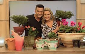 Maria Cândida tem estúdio 'invadido' por flores