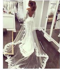 Filigranes spitzenoberteil mit wunderschönem rückenausschnitt. Ruckenfreies Hochzeitskleid Kleider Hochzeit Hochzeitskleid Braut