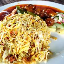 Mee goreng mamak ist ein traditionelles, sehr scharfes gericht aus indonesien. Their Mee Goreng Mamak With Chic Chop Nasi Goreng Kambing Spaghetti Carbonara Are Really Tast Fotografia De Old Malaya Kopitiam Shah Alam Tripadvisor