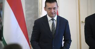 Az ország munkaalkoholista toxikológusa dr. 444 Rogan Harmadik Felesege Es Csaladi Kore Tobb Mint 1000 Hektar Foldet Vett Az Eskuvo Elott Magyar Hang A Tulelo Magazin