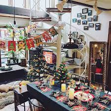 雰囲気溢れるお部屋に クリスマスパーティー向けインテリア クリスマスパーティー テーブル クリスマスパーティー 飾り付け クリスマス 部屋 飾り付け