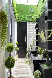 Atau ingin tahu contoh gambar kolam ikan hias selalu terbayang akan adanya kolam ikan kecil di teras rumah yang berhias aneka ikan hias dengan lengkap hiasan penyejuk mata serta air mengalir. 8 Inspirasi Kolam Ikan Kecil Di Teras Rumah Kecil Nan Cantik