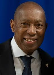 File:Sylvester Turner (FfzZTn XkAEQweC) (1).jpg