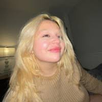 Melody London's Instagram, Twitter & Facebook