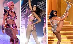 All the details on dua on sunday, march 14, the british pop star took to the stage at the 63rd annual grammy awards to perform a medley of dua teased her epic performance earlier in the evening during live from e! 0htj8t3pmy88ym