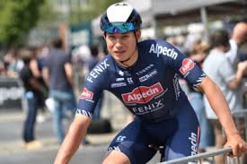 J asper philipsen ne prendra pas le départ de la 12e étape du tour de france, a annoncé mercredi son équipe uae team emirates, qui veut. Jasper Philipsen Over Zijn Knie En Twee Sprinters Naast Elka Het Nieuwsblad Mobile