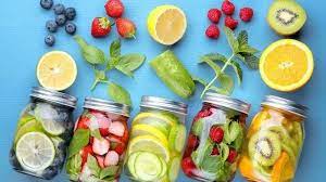 Masukan kurma, kayu manis dan tumbar pada wadah. Jangan Konsumsi Infused Water Setiap Hari Dr Zaidul Akbar Beberkan Alasannya Ternyata Bangka Pos