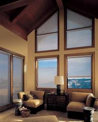 Tolle Ideen Wie Sie Ihr Dreiecksfenster Verdunkeln Dreiecksfenster Fensterstile Fensterdekoration