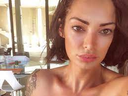 Émilie nef naf une maman gaga de ses bambins comme beaucoup. Photo Emilie Nef Naf Son Incroyable Metamorphose Tele Star