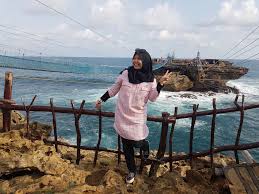Di pantai ini terdapat sebuah pulau kecil yang bernama pulau timang, untuk mencapai ke pulau tersebut anda. Pantai Timang Gondola Lobster Trip Jogja Indonesia Eintan Nurfuzie Lifestyle Beauty Travel Tips Rawatan Kucing Review