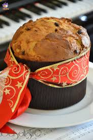 Fare il panettone a casa è una sfida da affrontare con la ricetta del cucchiaio, spiegata passo passo per panettone, pandoro, struffoli napoletani o pan dolce ligure. Panettone Di Natale Di Iginio Massari