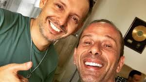 Rafael Ilha e Alex Gil fazem show em tributo ao 'Polegar'; veja como foi