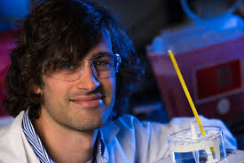 A hydrogel that knows when to go