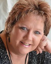 Pebbles in the Pond (Wave Four): Transforming the World One Person at a  Time: Kloser, Christine: 9780986290121: Amazon.com: Books