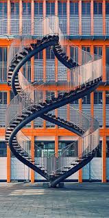 This Dizzying Staircase And Work Of Art Sits In The Courtyard At The Global Accounting Firm Kpmg In M Escalier Exterieur Beaux Escaliers Escalier En Colimacon