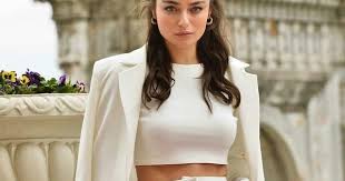 Pin By Agnes Gina Isaacs On Turkish Actors Turkish Fashion Casual Summer Outfits For Women Turkish Women Beautiful