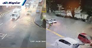 Authorities are still awaiting reports on the affected areas, but pictures and videos of the inundation are going viral on social media. Jevijoppop4gem