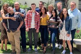 See The Modern Family Cast Recreate Their First Table Read Photo 10 Years Later Modern Family Charlie Chaplin Modern Times Photo