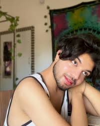 Just Morning sunshine and me .. 🌻.#nomakeup #nofilter . . . . . . . . .  .#fyp #viral #nofilter #nomakeupselfie #morningselfie #naturalface  #skincare #glow #instagram #instadaily #instamood #instagood