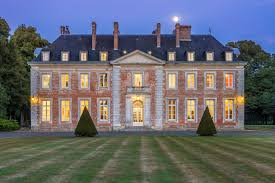 Après ces longs mois d'attente, nous pouvons vous annoncer la date de réouverture de l'hôtel du château de fère ! Chateau A Vendre Proche De Bernay Ivan Ballini Estates