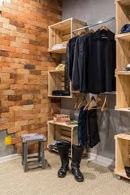 Dicas E Ideias De Decoracao Com Caixotes De Feira Lindo Barato E Funcional Revista Artesanato Nel 2020 Design Di Interni Design Arredamento Casa