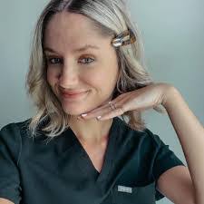 Angie Ogle's Instagram, Twitter & Facebook