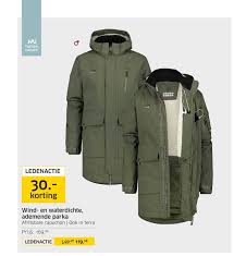 In een kikkerland als het onze, kun je maar beter een fijne regenjas in de kast hebben hangen. Wind En Waterdichte Ademende Parka 30 Korting Aanbieding Bij Anwb