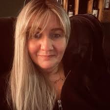 Haarscharf by Sabine Maue