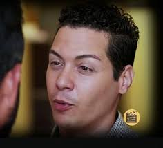 Actuación espectacular , lleva su papel de mil maravilla , suelto y sin  nervios . 👋👋👋👋👋