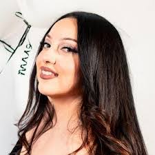 Karen Ramon's Instagram, Twitter & Facebook