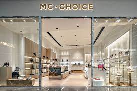 Pin By Retail Design Blog On Airport White Oak Floors Retail Design Retail Design Blog