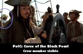 Pirates Of The Caribbean The Curse Of The Black Pearl Cast And Crew Movie Mistake Pirates Of The Caribbean The Curse Of The Black Pearl You Can See A Crew Member Behind Jac Pirates Of The Caribbean Movie Mistakes Worst Movies