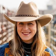 Meredith Harrison's Instagram, Twitter & Facebook