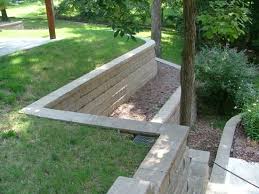 Gartenmauer Bauen Praktische Ideen Fur Individuelle Gartengestaltung Gartenmauern Ummauerter Garten Und Gartendesign Ideen