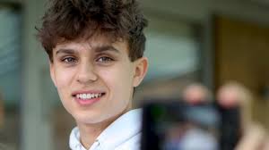 Som 16-årig fik han tilsendt et foto fra et fremmed klasselokale