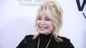 Dolly parton looks angelic in white dress for exciting announcement i do all my beauty work and cleaning my face in the morning because i usually try to keep my makeup on at night, she. The Surprising Things Dolly Parton Used For Makeup When She Was Younger