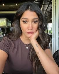 Anuja Joshi's Instagram, Twitter & Facebook