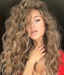 julia traver (juliavilartraver_)