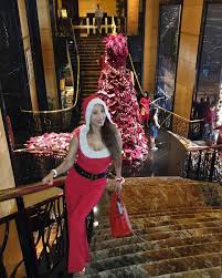 Masih dalam ceramahnya, ustadz adi hidayat menekankan kita untuk tetap teguh dan kuat dari segala bentuk ujian. Momen Kiki Fatmala Rayakan Natal