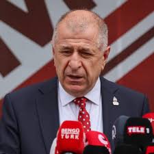 Ümit Özdağ: "Ormanlarımız liyakatsiz bir yönetim anlayışı ve olabilecek en  kötü siyasal sistemlerden birisi olan Cumhurbaşkanlığı sisteminin  yapısından dolayı yanıyor. Yangınlar sadece ormanlarımızı yakmıyor,  Anadolu'nun geleceğini çölleştiriyor."