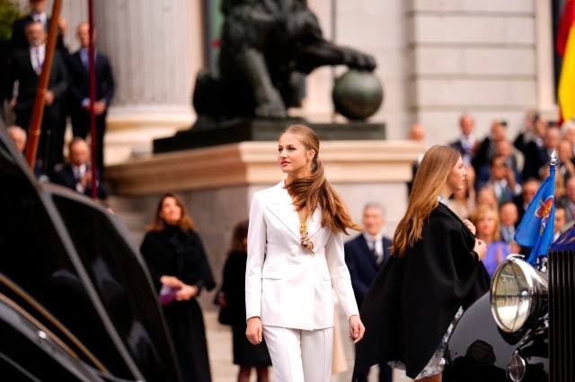 Spain's Crown Princess Leonor turns 18 and is feted as the future queen at a  swearing-in ceremony | Fox 8 Cleveland WJW