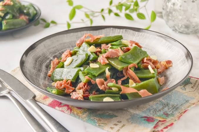Judías verdes salteadas con jamón y ajo