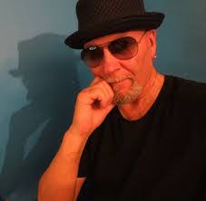 Daryl Strauss's Instagram, Twitter & Facebook