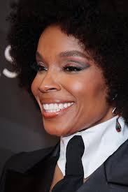 White House Correspondents' Dinner cancels plans to feature comedian Amber  Ruffin