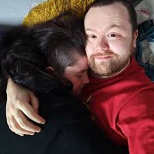 Sarah Strachan (@sarzieex3)