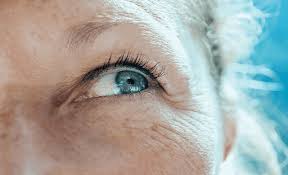 Es klingt zu schön, um wahr zu sein: Kontaktlinsen Im Alter Mussen Senioren Auf Kontaktlinsen Verzichten Kontaktlinsen Und Pflegemittel Bei Linsenmax