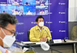 정부가 사회적 거리두기 체계를 기존 5단계에서 4단계로 간소화하는 내용의 개편안 초안이 마련됐다. 8whw42r6uhgq4m