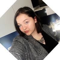 Lily Howe's Instagram, Twitter & Facebook